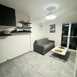 Dans Avec Piscine Et Tennis *