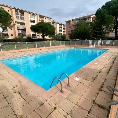 Dans Avec Piscine Et Tennis Apartment Frejus
