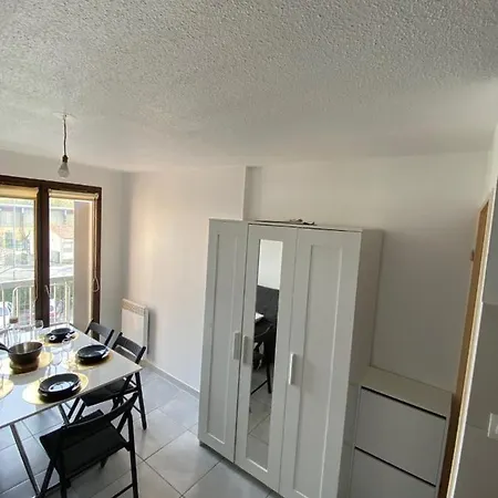 Dans Avec Piscine Et Tennis *