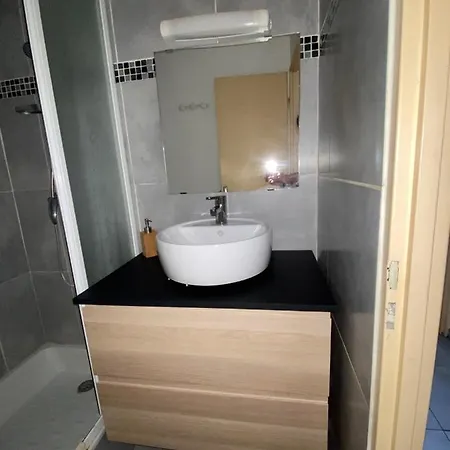 Dans Avec Piscine Et Tennis