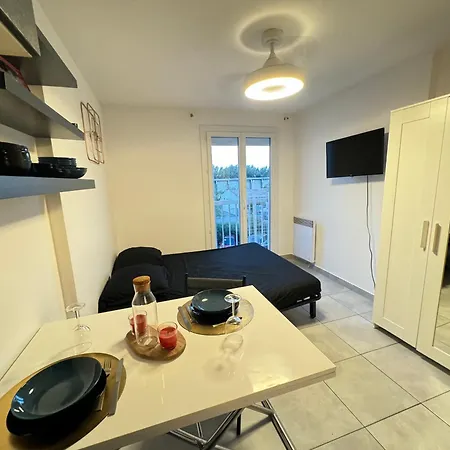 Apartment Dans Avec Piscine Et Tennis Frejus